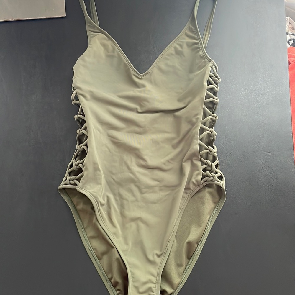 Bleu Rod Beattie One Piece lattice green size 4